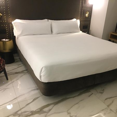 Hotel Las Tres Campanas Badajoz Extérieur photo