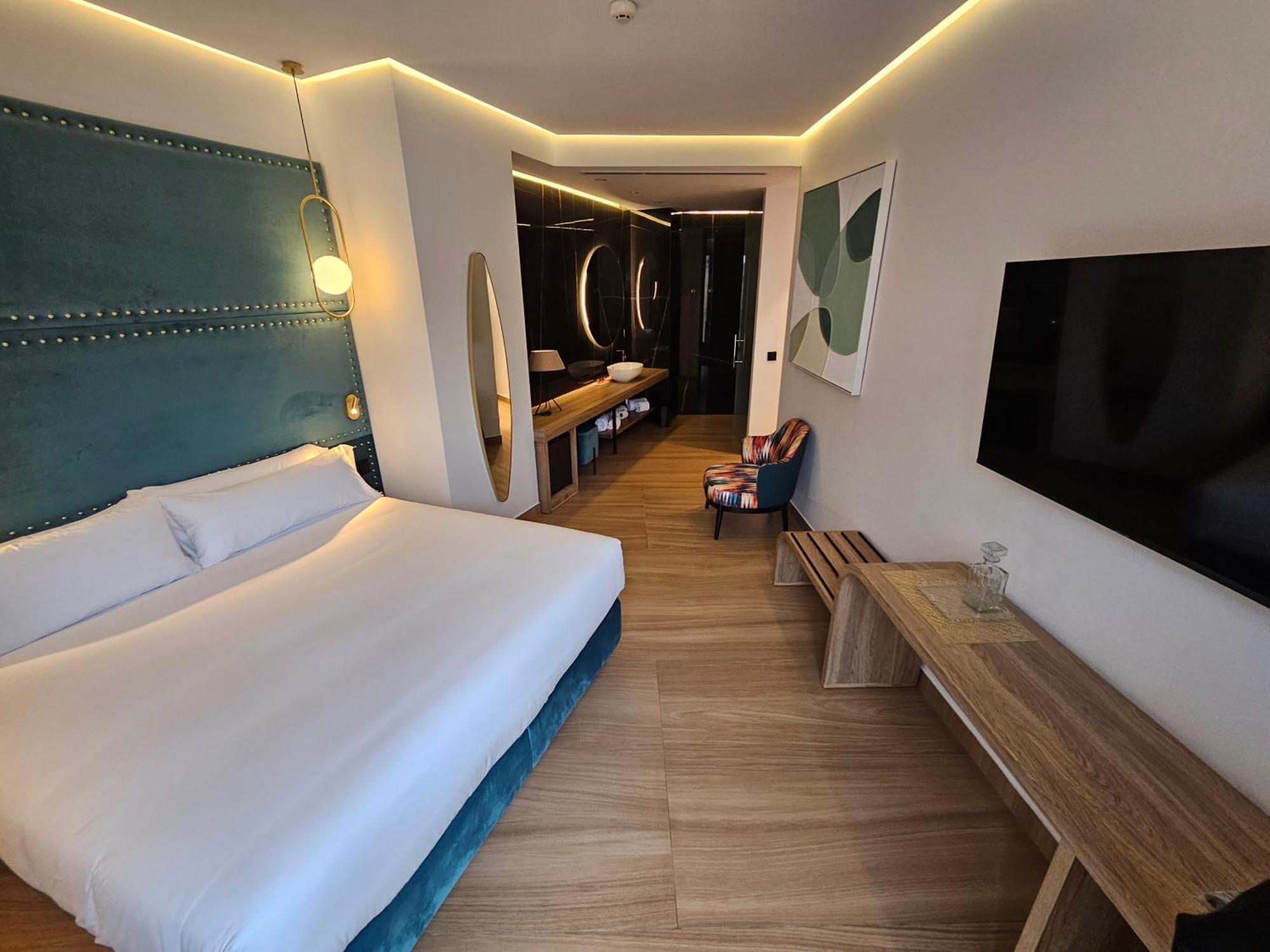 Hotel Las Tres Campanas Badajoz Extérieur photo